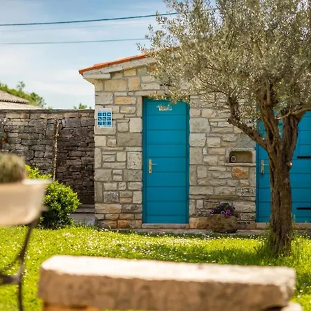 Rustic Janko With Pool In Sveti Lovrec