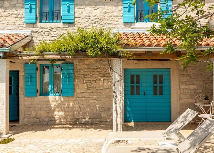 Rustic Janko With Pool In Sveti Lovrec Villa Vošteni