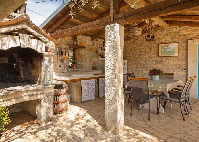 Rustic Janko With Pool In Sveti Lovrec Villa Vošteni