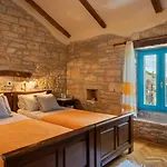 Rustic Janko With Pool In Sveti Lovrec Villa Vošteni