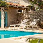 Rustic Janko With Pool In Sveti Lovrec Villa Vošteni