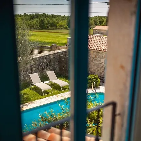 Rustic Janko With Pool In Sveti Lovrec