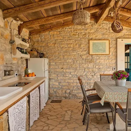 Rustic Janko With Pool In Sveti Lovrec Villa Vosteni