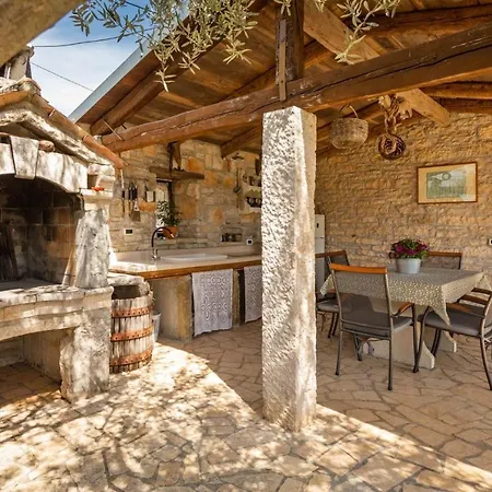 Rustic Janko With Pool In Sveti Lovrec Vosteni