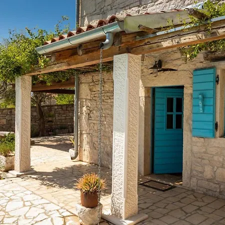 Rustic Janko With Pool In Sveti Lovrec Villa Vosteni