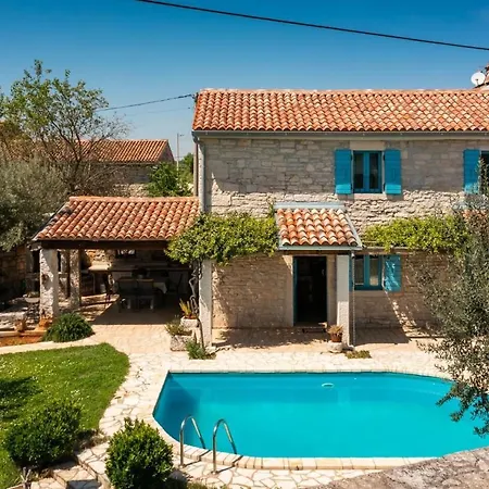 Villa Rustic Janko With Pool In Sveti Lovrec