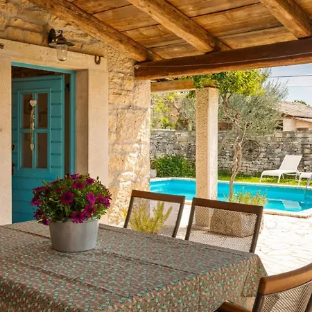 Rustic Janko With Pool In Sveti Lovrec فيلة *