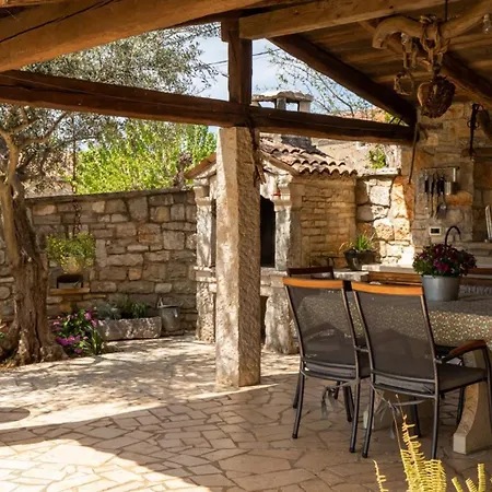 Rustic Janko With Pool In Sveti Lovrec *