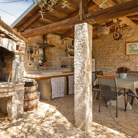 Rustic Janko With Pool In Sveti Lovrec فيلة Vošteni