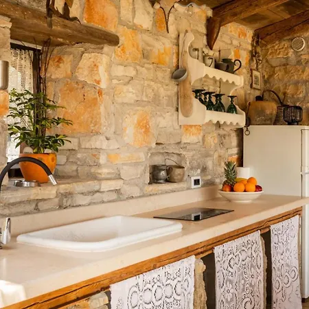 Rustic Janko With Pool In Sveti Lovrec فيلة